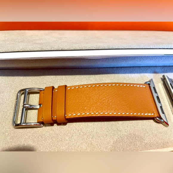 Hermes Apple Watch Band (Leather Band + Sports Band) - Picture 2 of 5